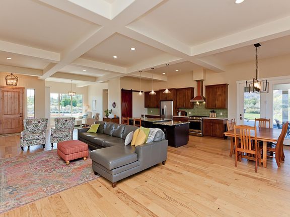 5th image of 673 Peony Dr