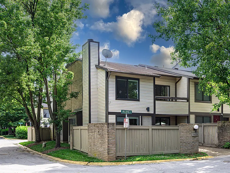 9400 Walburg Way — Photo 3