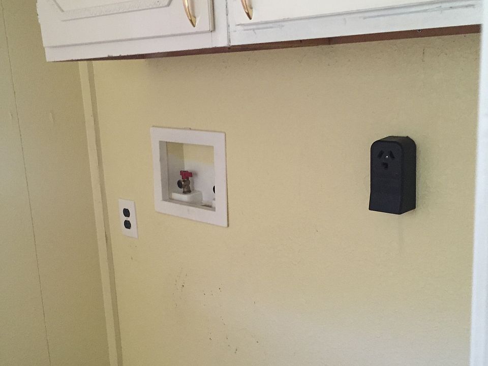 Washer & dryer connection connection