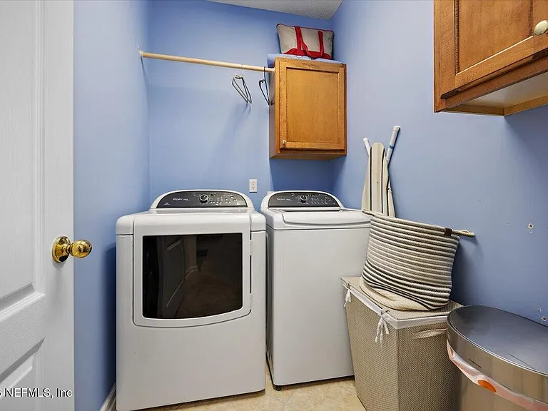 1357 Barrington Cir — Photo 25