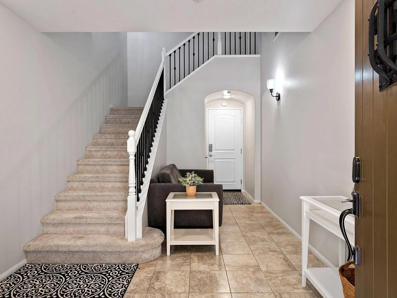 2 bed, 1602 sqft, $2,600 — Photo 1