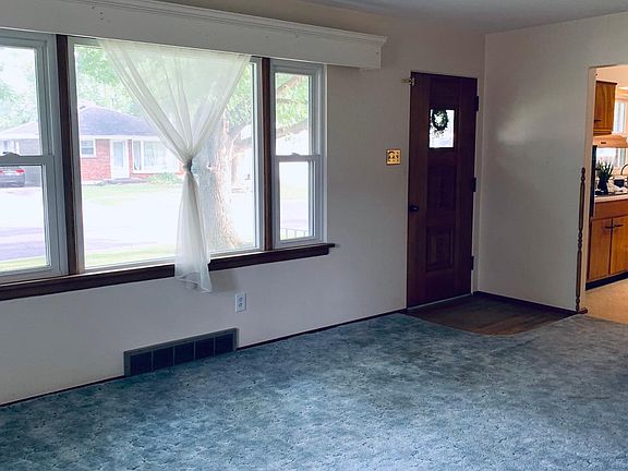 4th image of 613 Montclaire Ave