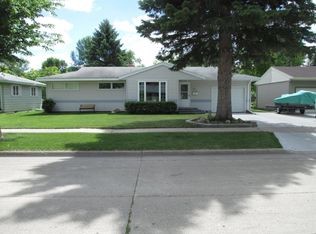415 27th Ave S, Grand Forks, ND 58201