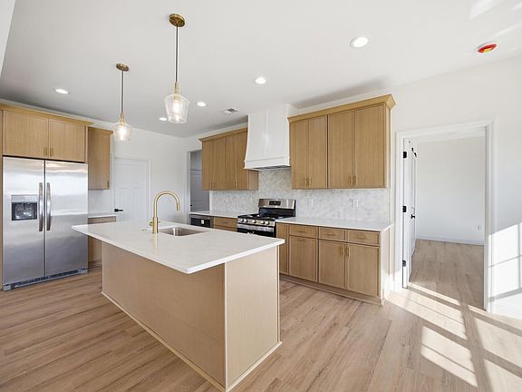 2nd image of 323 Mohegan Trl