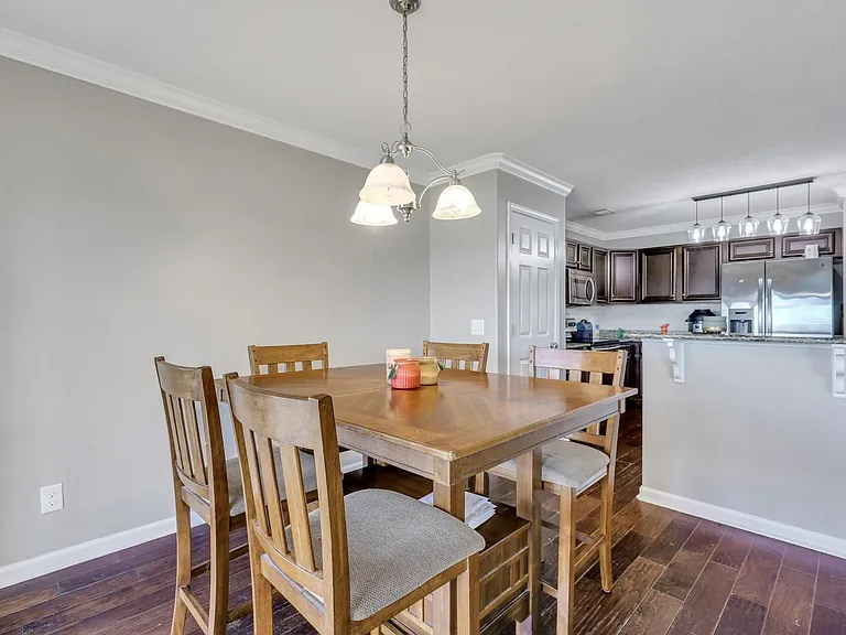 94 Lake Shore Blvd — Photo 19