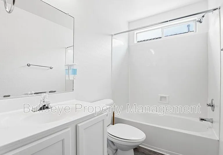 310 E Payton St — Photo 15