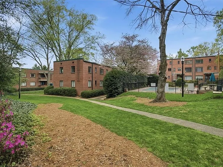 1381 Normandy Dr NE #2 — Photo 17