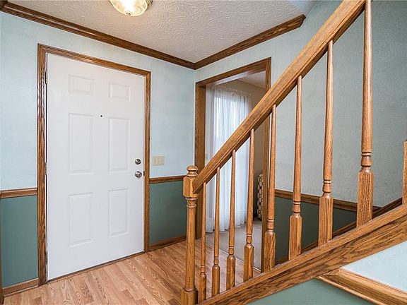 4th image of 10426 Springwood Cir