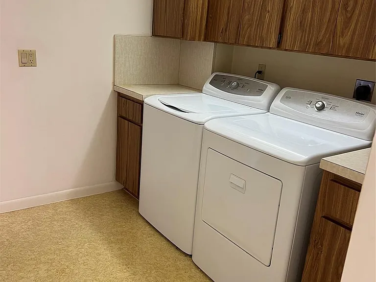 1526 Whitehall Dr #402 — Photo 11