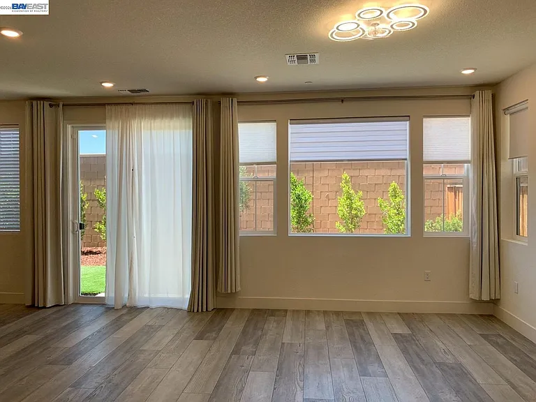 7149 Diamond Ave — Photo 18