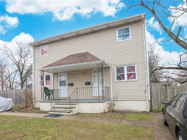 396-398 Vespucci Avenue, Copiague, NY 11726