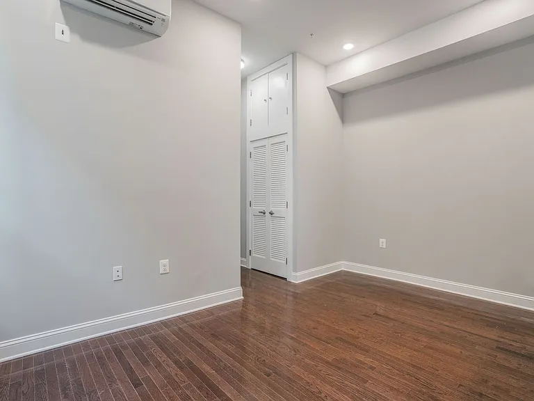 310 E Lanvale St — Photo 17