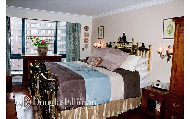 Sold by Douglas Elliman | media 7