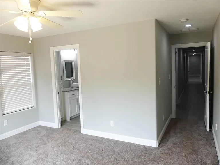 608 E College St #608 — Photo 10