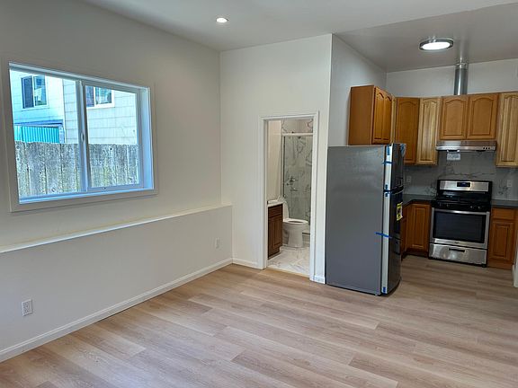 4th image of 47 E Moltke St #A