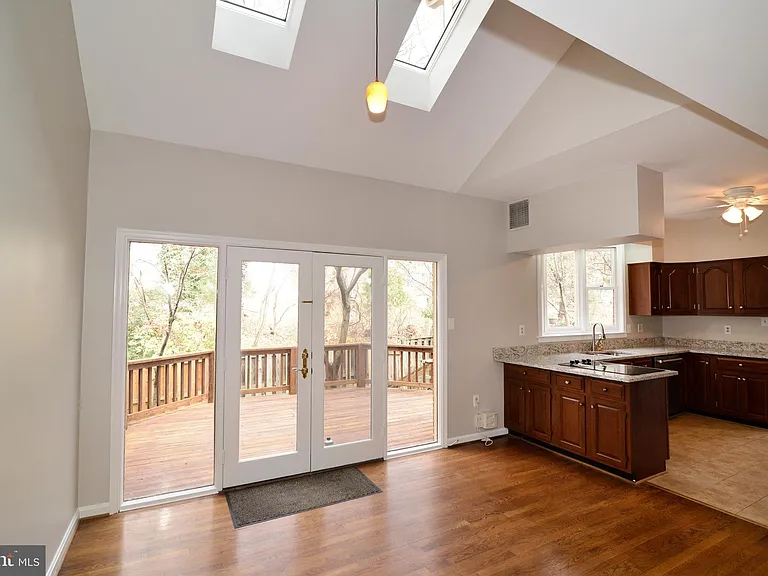 10200 Aspen Willow Dr — Photo 9