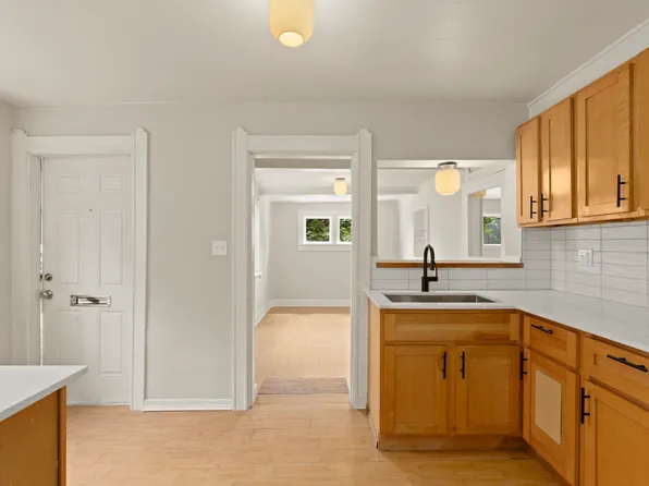 3036 4th Ave W #6, Seattle, WA 98119