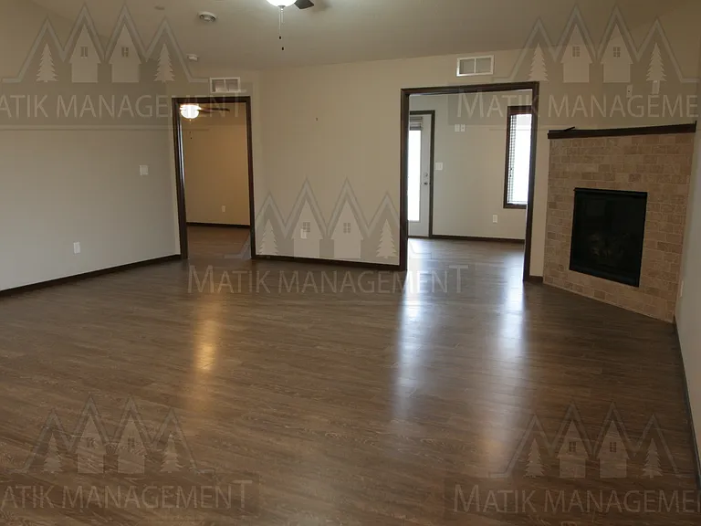 2581 Hawk Ridge Ct SE — Photo 5