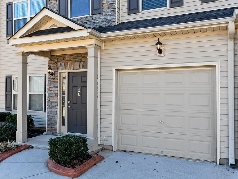 38 Ramapo Ct — Photo 4