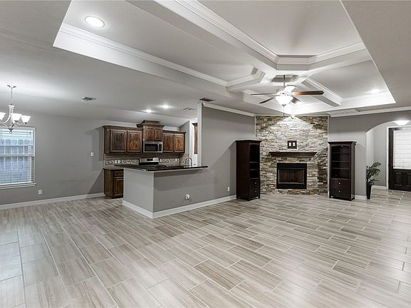4th image of 15409 Basswood Drive