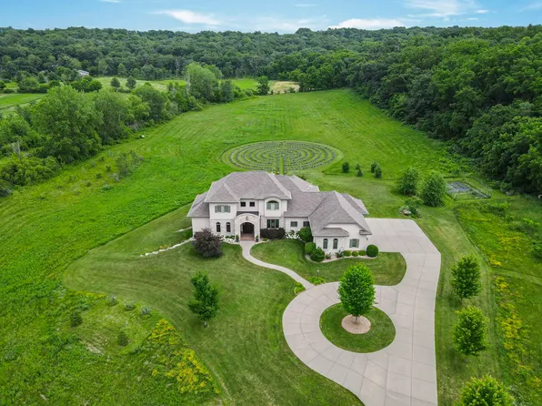 596 Hillcrest Ln, Brooklyn, WI 53521