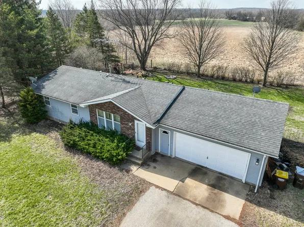 19923 E Grant Hwy, Marengo, IL 60152