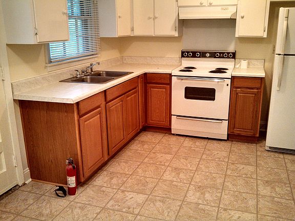 Kitchen, refrigerator with icemaker