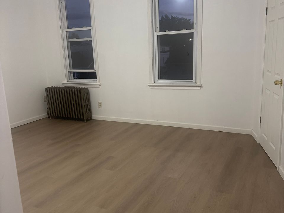 2nd image of 350 Summit Ave