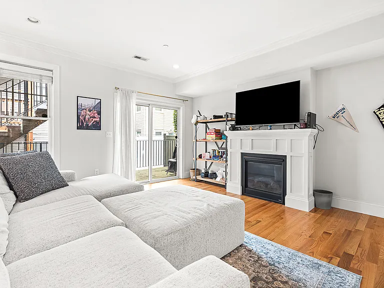 180 Gold St #3 — Photo 1