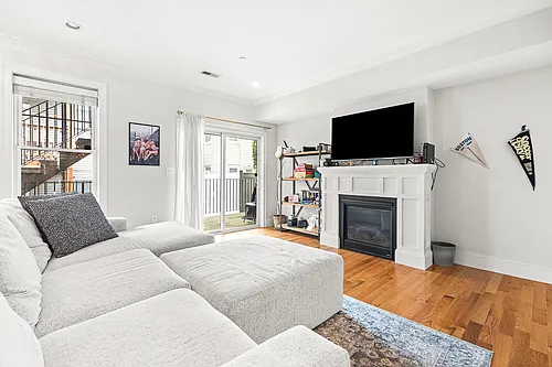 180 Gold St #3 Photo 1