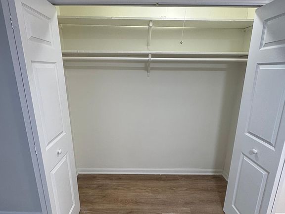 5th image of 2411 W Balmoral Ave APT 1D
