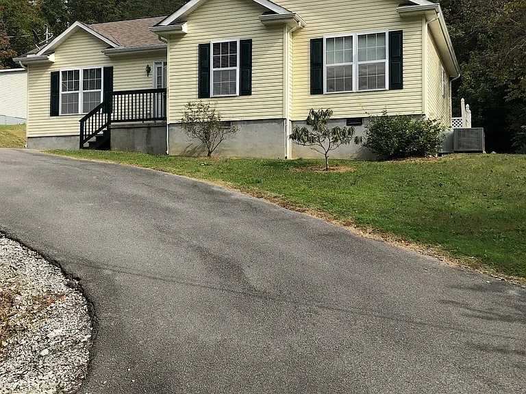 1013 Oakville Ln — Photo 8