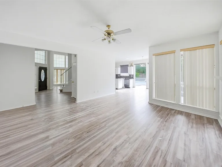 2415 Mills Creek Dr — Photo 11