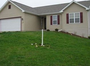W1166 Fieldcress Ct, Ixonia, WI 53036
