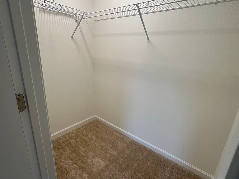 423 Bassett Ln — Photo 16