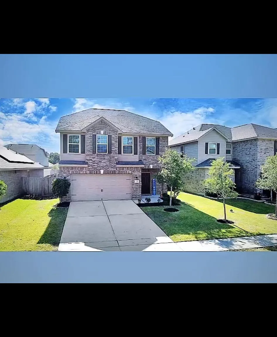 523 Oporto Path — Photo 1