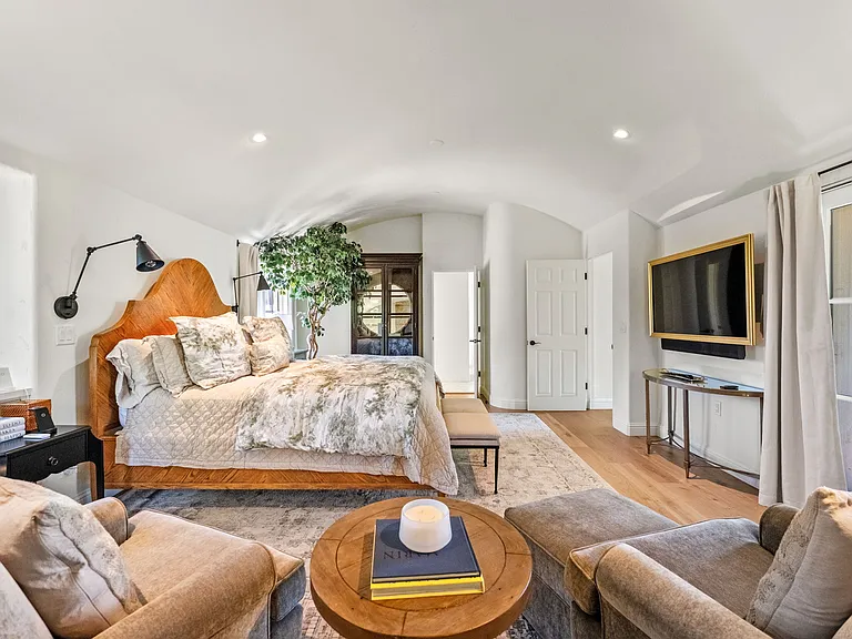 Primary Suite-Main House