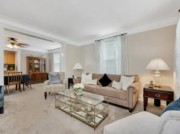 91-15 Vanderveer Street image 4 of 23