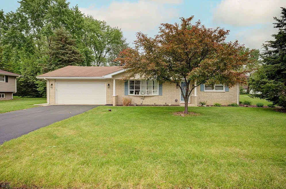 306 Robin Hill Dr photo 1