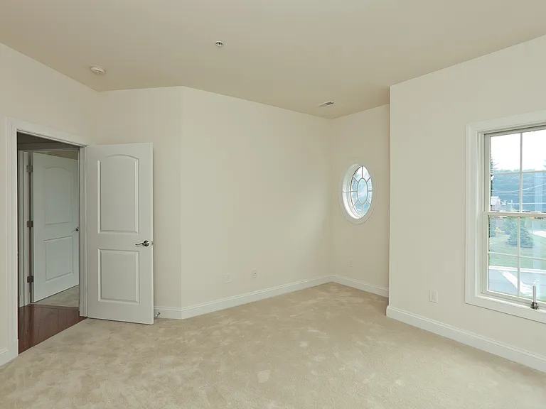 12 Chestnut Woods Dr — Photo 10