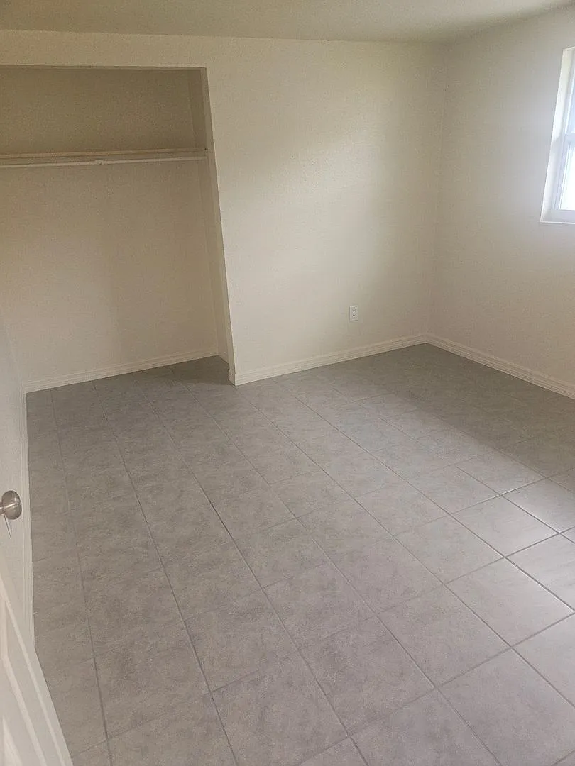 3/2 DUPLEX — Photo 3