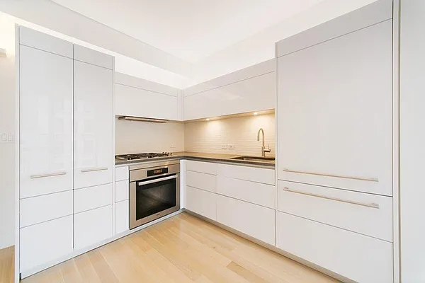 Rented by Domus Realty | media 6