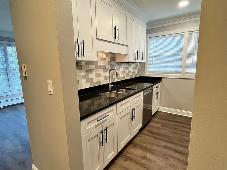 5140 Fairview Ave — Photo 8