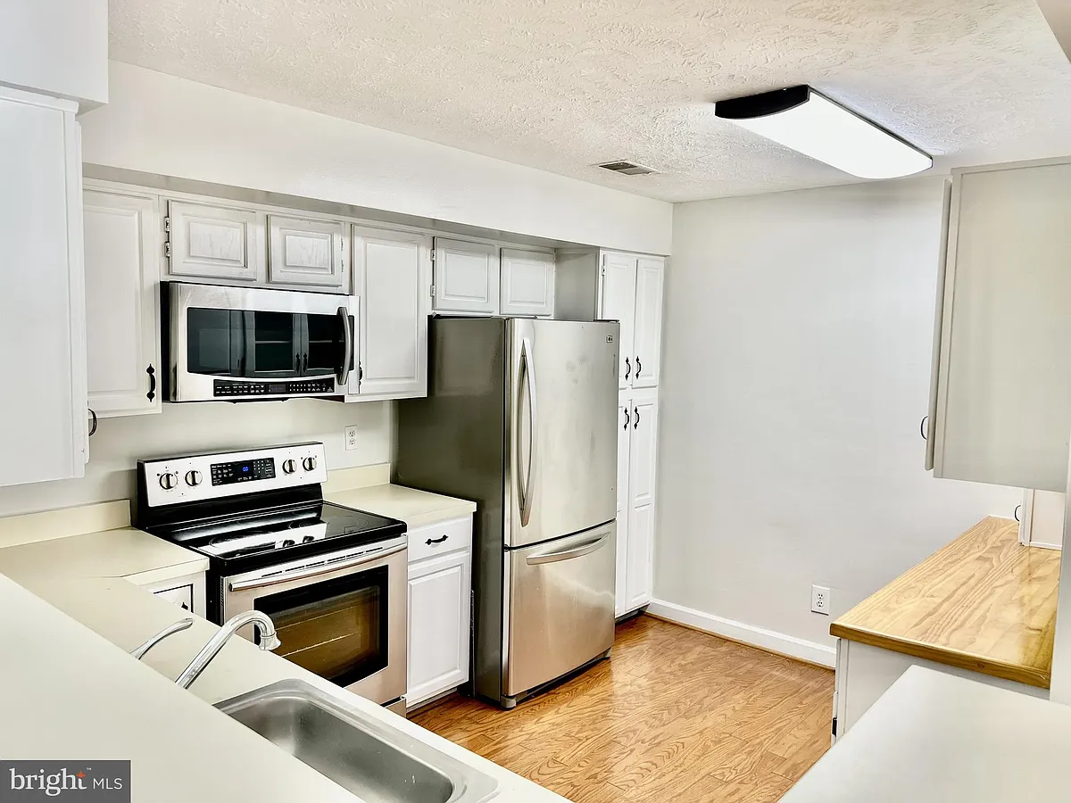 Building Photo - 12002 Ridge Knoll Dr #7