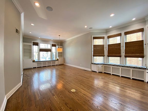 3rd image of 435 Elgin Ave