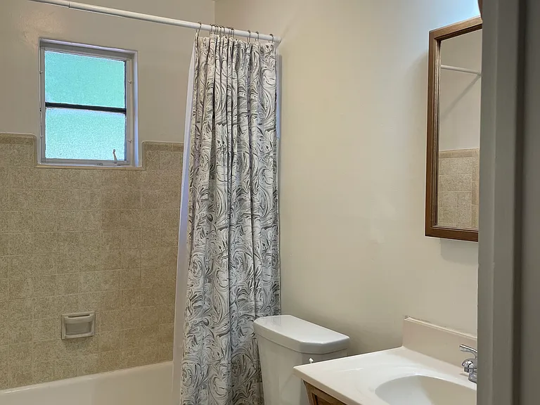 836 W Howe St — Photo 14