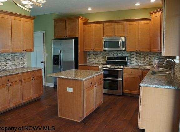 4th image of 6 Berkshire Dr