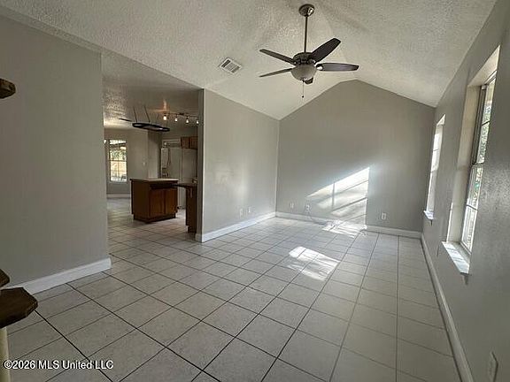2nd image of 1400 Oak St