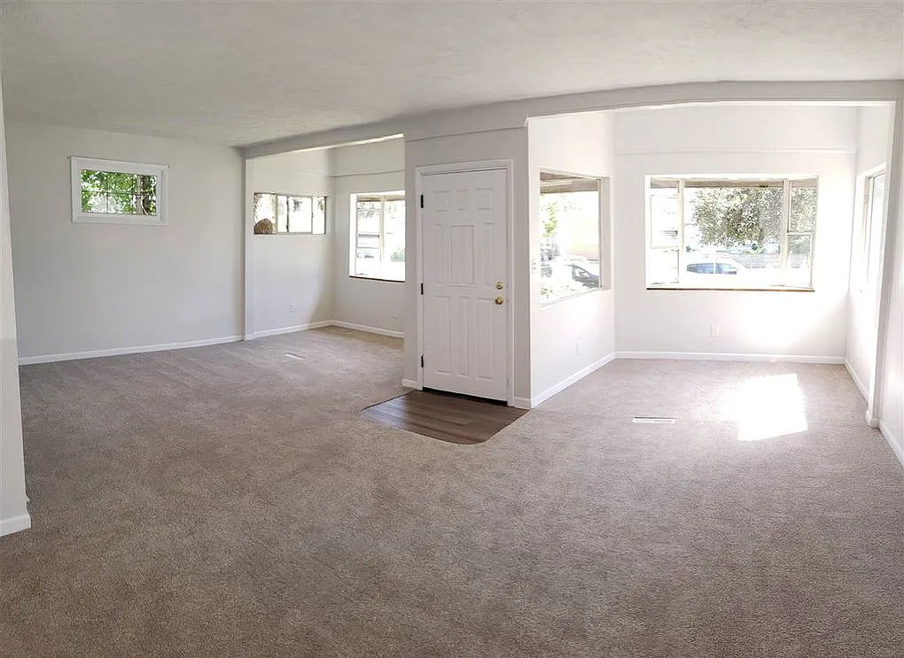4 bed, 1974 sqft, $2,000 — Photo 1