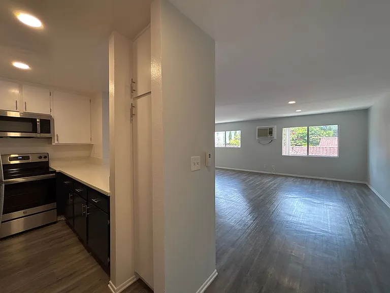 2039 North Las Palmas Ave — Photo 37